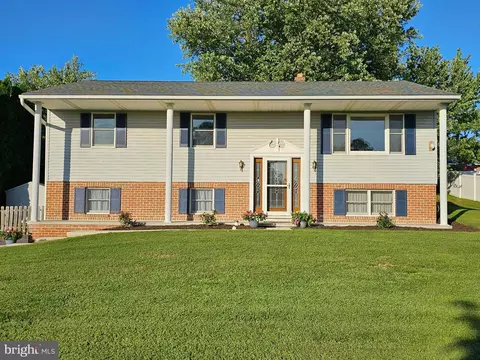 26 Plymouth Dr, Jonestown, PA 17038