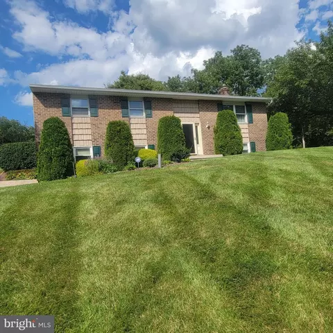 2 Jean Dr, Annville, PA 17003