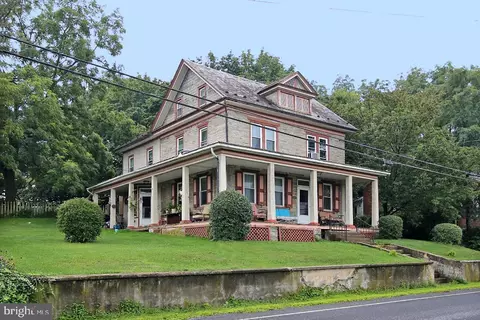 422 N Market St, Myerstown, PA 17067