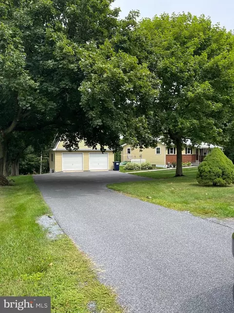 8 Sportsman Ln, Schaefferstown, PA 17088