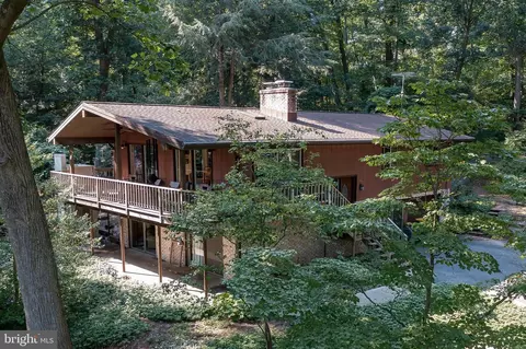 131 Lakeview Dr, Mount Gretna, PA 17064