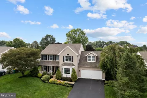 1446 E Maple St, Palmyra, PA 17078 photo 2
