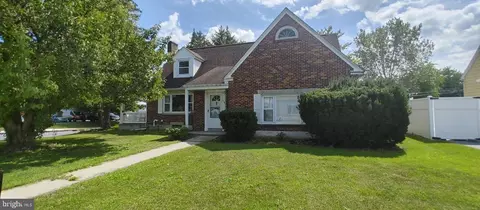 200 W Penn Ave, Cleona, PA 17042