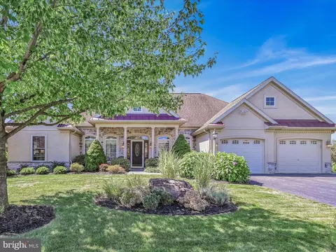 809 Shore Landing Dr, Lebanon, PA 17046