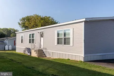 81 Green Acres Trailer Ct, Lebanon, PA 17046