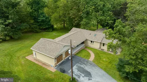 212 Angle Rd, Grantville, PA 17028