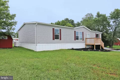 15 Hoover Dr, Jonestown, PA 17038