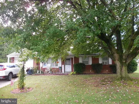 910 Maple Ln, Lebanon, PA 17046