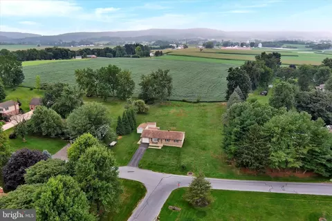 605 Wedgewood Dr, Lebanon, PA 17042