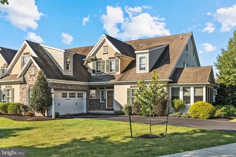 53 S Village Cir, Palmyra, PA 17078