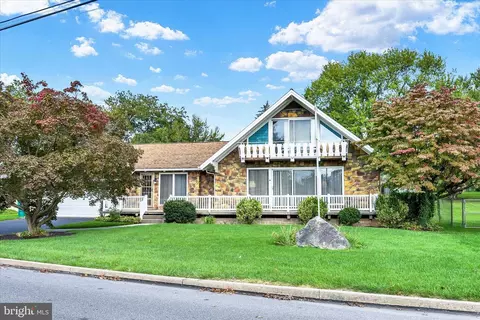 1037 E Maple St, Palmyra, PA 17078