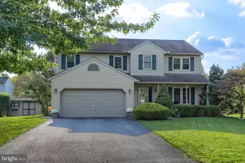 7 N Caterpillar Ct, Myerstown, PA 17067