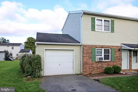 23 Walnut Mill Ln, Cleona, PA 17042