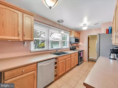 511 E Oak St, Palmyra, PA 17078 photo 8