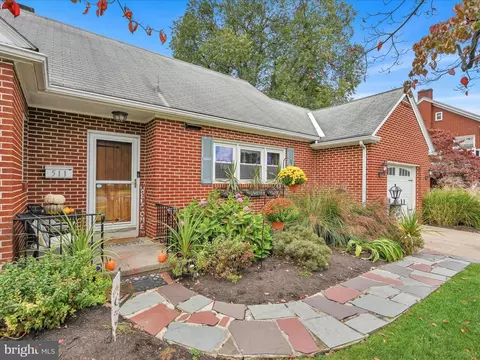 511 E Oak St, Palmyra, PA 17078 photo 5