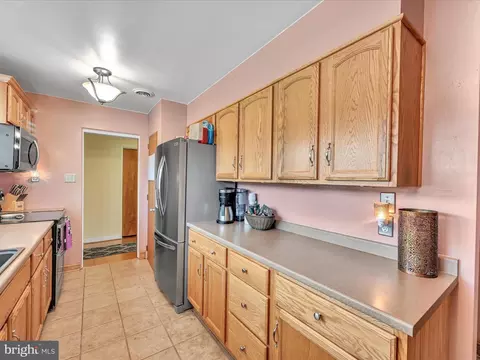 511 E Oak St, Palmyra, PA 17078 photo 9