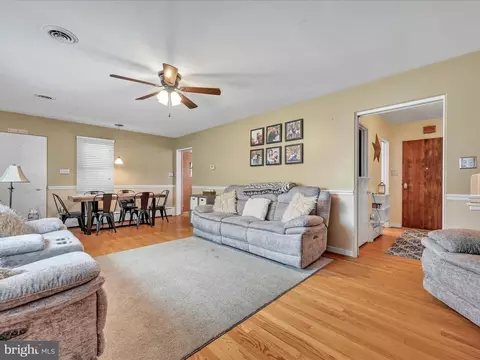 511 E Oak St, Palmyra, PA 17078 photo 6