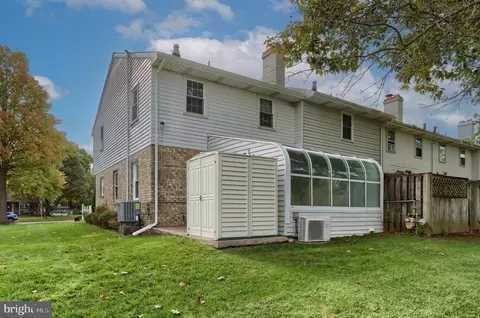 935 E Maple St, Palmyra, PA 17078 photo 4