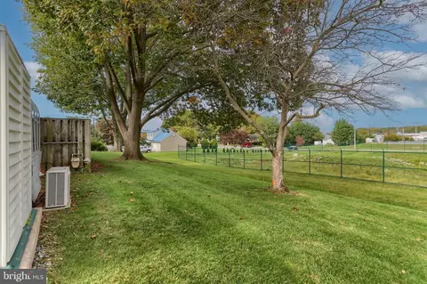 935 E Maple St, Palmyra, PA 17078 photo 3