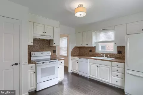 935 E Maple St, Palmyra, PA 17078 photo 7