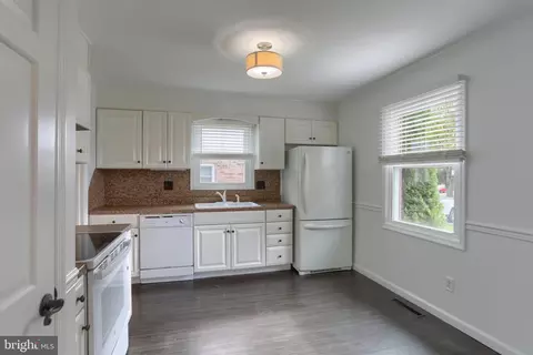 935 E Maple St, Palmyra, PA 17078 photo 6