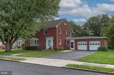 76 W Walnut St, Palmyra, PA 17078