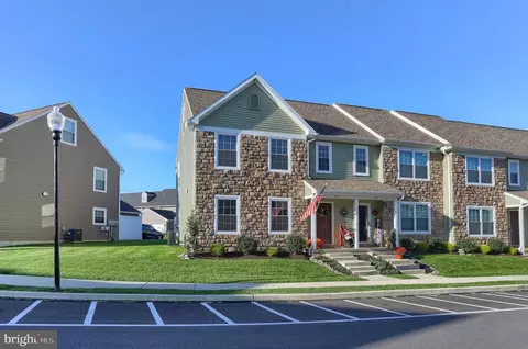 719 Farmwood Ln, Lebanon, PA 17042