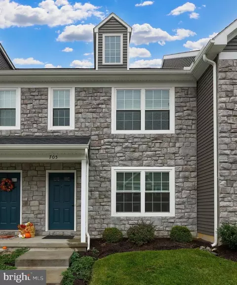 705 Farmwood Ln, Lebanon, PA 17042
