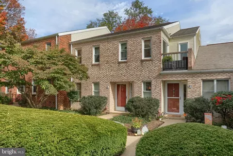 8 Woodland Est, Lebanon, PA 17042