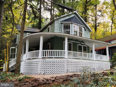 102 Muhlenberg Ave, Mount Gretna, PA 17064