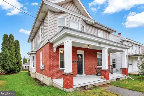 126 N Center St, Cleona, PA 17042