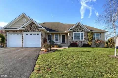 25 Chesterfield Dr, Palmyra, PA 17078