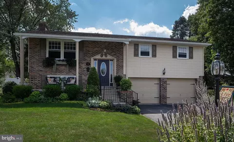 6 Sandalwood Dr, Palmyra, PA 17078