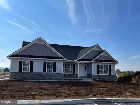 236 Daisy Dr, Lebanon, PA 17046