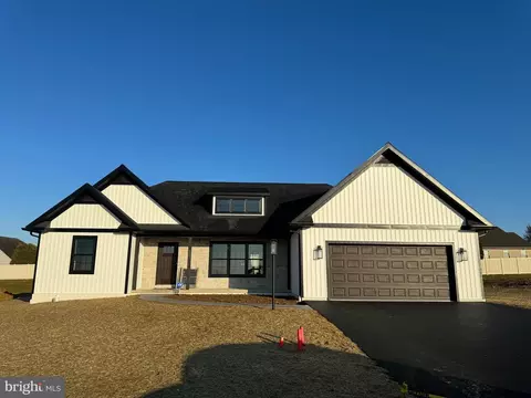 227 Daisy Dr, Lebanon, PA 17046