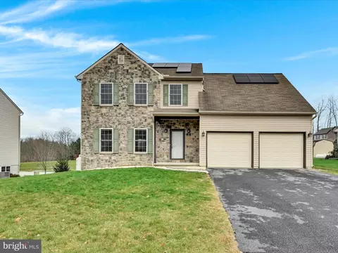 2 Oldfield Ave, Jonestown, PA 17038