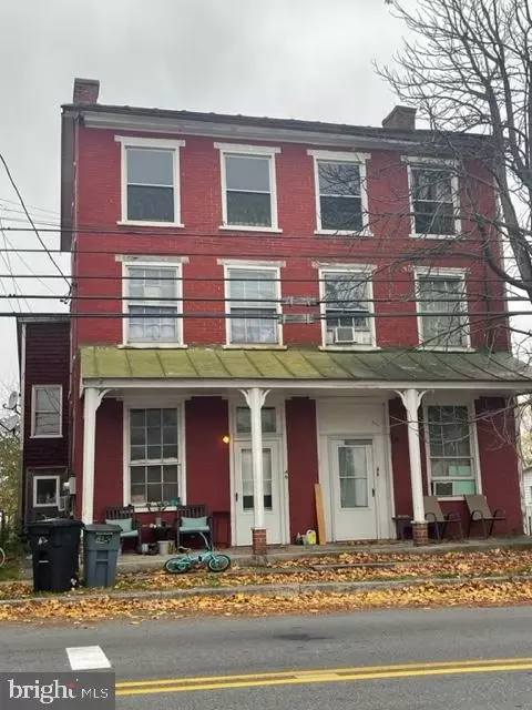 46 Main St, Ono, PA 17077