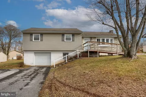 384 Eisenhower Rd, Palmyra, PA 17078
