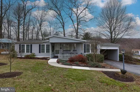 345 Maple Ave, Manheim, PA 17545