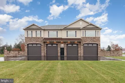 1592 Colonial Cir, Lebanon, PA 17046