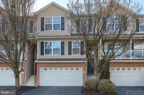 37 Parkside Dr, Lebanon, PA 17042