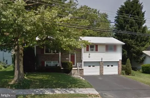 827 Elm St, Palmyra, PA 17078
