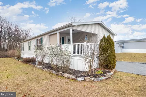 11 Carol Ann Dr, Lebanon, PA 17046