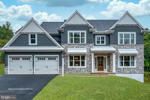 69 Monticello Dr, Lebanon, PA 17042