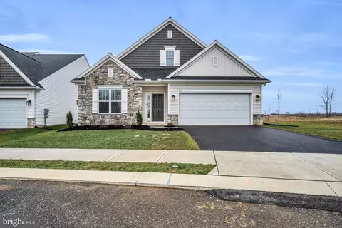 709 Jeffsu Ln, Annville, PA 17003