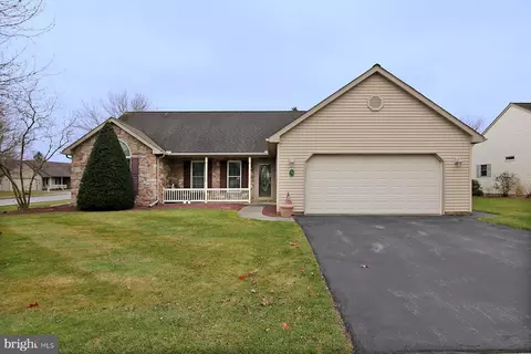 28 Rosemont Dr, Myerstown, PA 17067