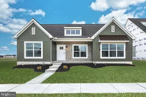 10 Grand Summit Dr, Annville, PA 17003