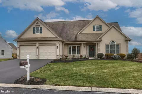 912 Walnut Crst, Lebanon, PA 17046
