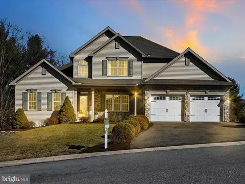 867 Water Edge Ct, Lebanon, PA 17046