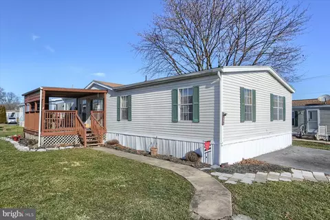 28 Green Acres Trailer Ct, Lebanon, PA 17046
